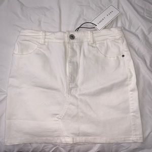 Laura’s Boutique White Denim Skirt